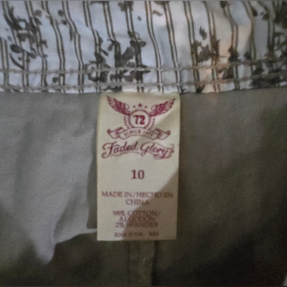 Women's Camo Capri Pants - Picture 3 of 6